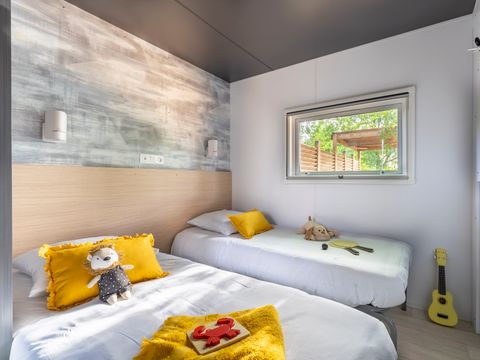 MOBILHOME 6 personnes - EXCLUSIF 3 CHAMBRES JACUZZI + SUITE PARENTALE