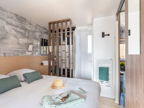 MOBILHOME 6 personnes - EXCLUSIF 3 CHAMBRES JACUZZI + SUITE PARENTALE
