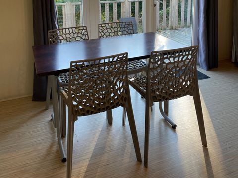 MOBILHOME 4 personnes - 2 chambres avec grande pelouse et terrasse ensoleilée!