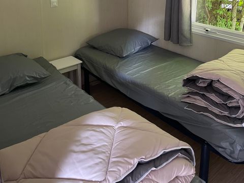MOBILHOME 4 personnes - 2 chambres avec grande pelouse et terrasse ensoleilée!