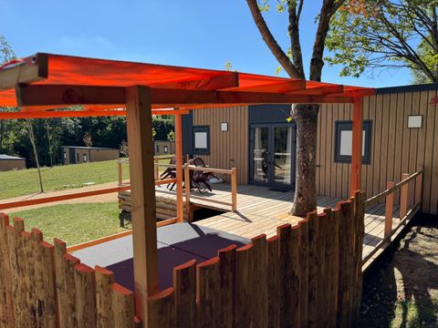 Mobilhome 4 personnes - Cottage avec terrasse - 2 chambres/2 - Salles de bain et spa privatif au Camp'hôtel du Perche Bellêmois