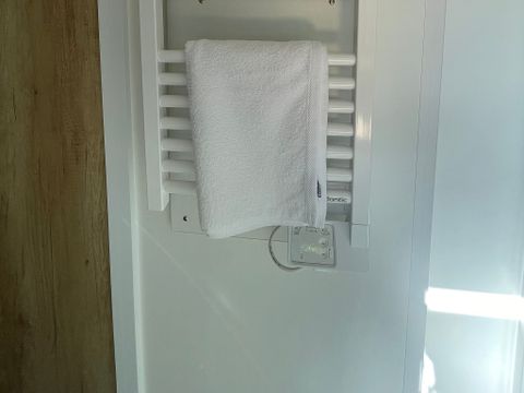 BUNGALOW 4 personnes - Location Appart camp' Hôtel avec terrasse 2ch/2sdb/Cuisine/Salon/Prestation hôtelière