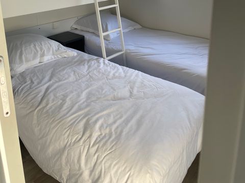 MOBILHOME 5 personnes - Cottage 5pers: 2 chambres / 2 salles de bain avec spa privatif (4 Couchages+ 1 lit superposé ENFANT
