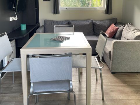 MOBILHOME 5 personnes - Cottage 5pers: 2 chambres / 2 salles de bain avec spa privatif (4 Couchages+ 1 lit superposé ENFANT