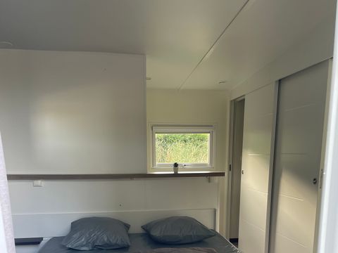 MOBILHOME 5 personnes - Cottage 5pers: 2 chambres / 2 salles de bain avec spa privatif (4 Couchages+ 1 lit superposé ENFANT