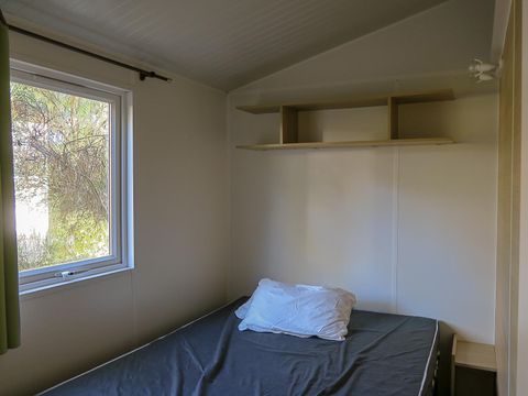 Tente en toile et en bois 4 personnes - Tithome avec sanitaire (samedi à samedi du 06/07/24 au 31/08/24) 4 pers.