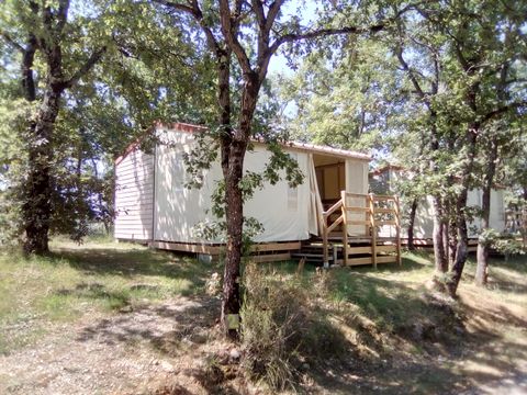 Tente en toile et en bois 4 personnes - Tithome avec sanitaire (samedi à samedi du 06/07/24 au 31/08/24) 4 pers.