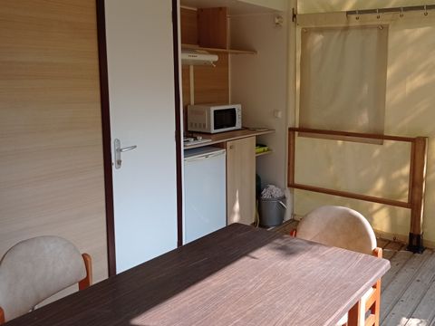 Tente en toile et en bois 4 personnes - Tithome sans sanitaire (dimanche à dimanche du 07/07/24 au 01/09/24) 4 pers.