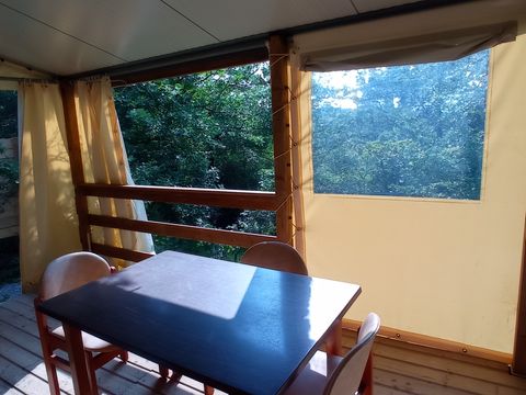 Tente en toile et en bois 4 personnes - Tithome sans sanitaire (dimanche à dimanche du 07/07/24 au 01/09/24) 4 pers.