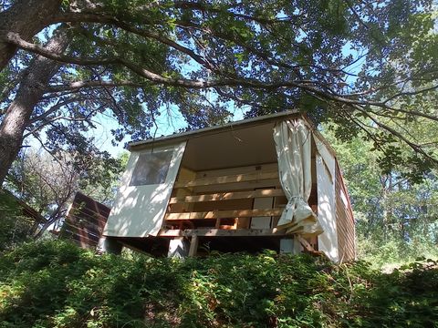 Tente en toile et en bois 4 personnes - Tithome sans sanitaire (dimanche à dimanche du 07/07/24 au 01/09/24) 4 pers.