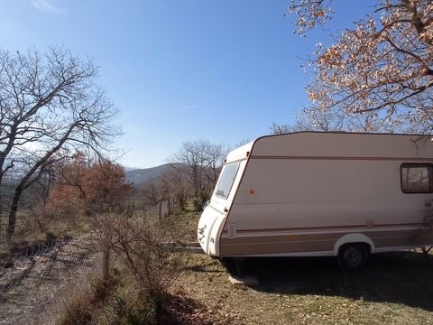 CARAVANE 3 personnes -  sans sanitaires privés (samedi à samedi du 8/07 au 26/08) 3 pers.