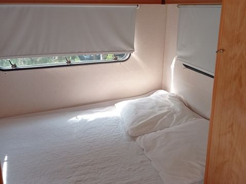 CARAVANE 3 personnes -  sans sanitaires privés (samedi à samedi du 8/07 au 26/08) 3 pers.