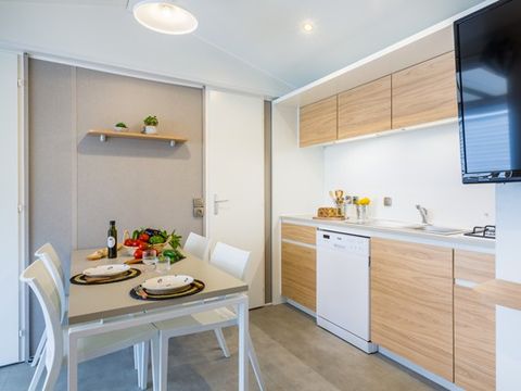 MOBILHOME 6 personnes - Premium | 3 Ch. | 6 Pers. | Terrasse surélevée | TV