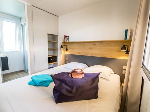 MOBILHOME 6 personnes - Mobil-home | Premium | 3 Ch. | 6 Pers. | Terrasse surélevée | 2 SDB | TV