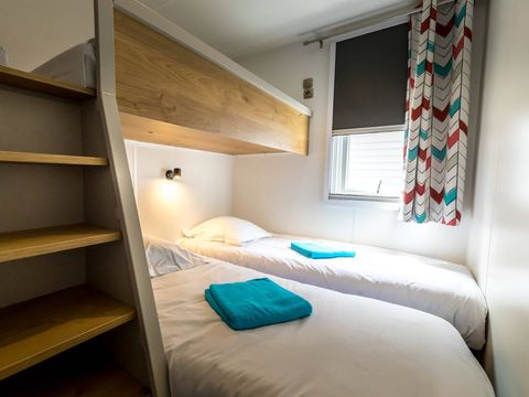 MOBILHOME 6 personnes - Mobil-home | Premium | 3 Ch. | 6 Pers. | Terrasse surélevée | 2 SDB | TV