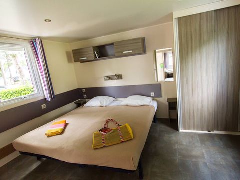 MOBILHOME 4 personnes - Mobil-home PMR | Comfort | 2 Ch. | 4 Pers. | Terrasse surélevée | 1 SDB | TV