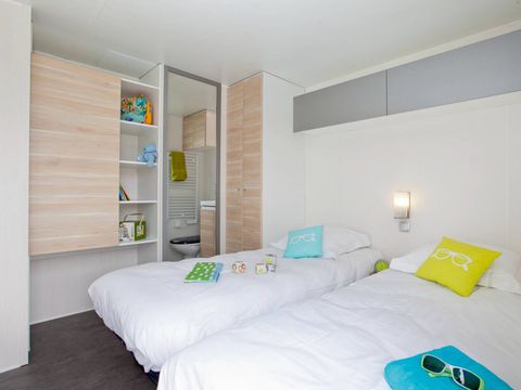 MOBILHOME 4 personnes - Mobil-home | Comfort | 2 Ch. | 4 Pers. | Terrasse surélevée | 2 SDB | TV