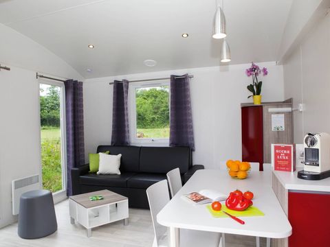 MOBILHOME 4 personnes - Mobil-home | Classic | 2 Ch. | 4 Pers. | Terrasse surélevée | Toit terrasse | 1 SDB | TV