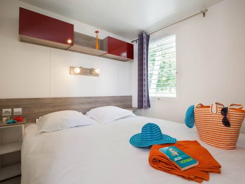 MOBILHOME 4 personnes - Mobil-home | Classic | 2 Ch. | 4 Pers. | Terrasse surélevée | Toit terrasse | 1 SDB | TV