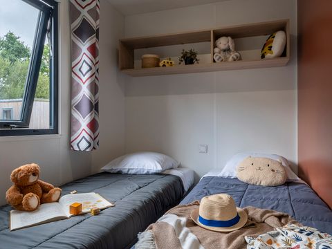 MOBILHOME 8 personnes - PRESTA + 40m² - 4 chambres 2 SdB TV + clim