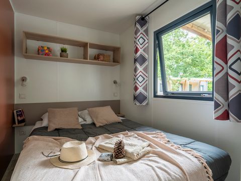 MOBILHOME 8 personnes - PRESTA + 40m² - 4 chambres 2 SdB TV + clim