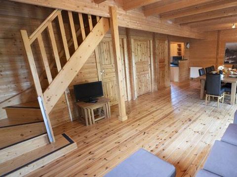 LODGE 10 personnes - 4 Ch. | 6/10 Pers. | Terrasse surélevée | 1 SDB | TV