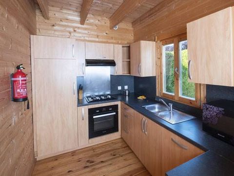 LODGE 10 personnes - 4 Ch. | 6/10 Pers. | Terrasse surélevée | 1 SDB | TV