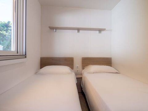 MOBILHOME 8 personnes - Mobil-home | Comfort | 3 Ch. | 6/8 Pers. | Terrasse surélevée non couverte | 1 SDB | TV