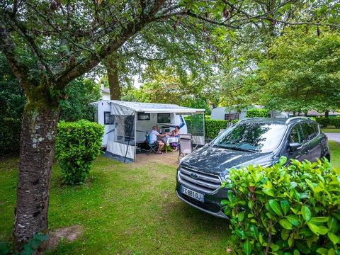 Emplacement - Forfait Emplacement (Caravane - tente - van - camping car / 1 véhicule) base : 2pers.