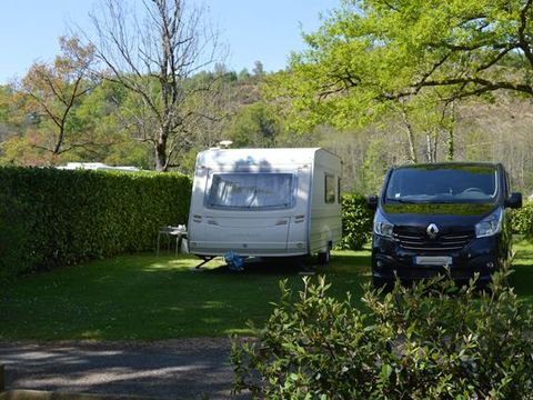 Emplacement - Forfait Emplacement (Caravane - tente - van - camping car / 1 véhicule) base : 2pers.