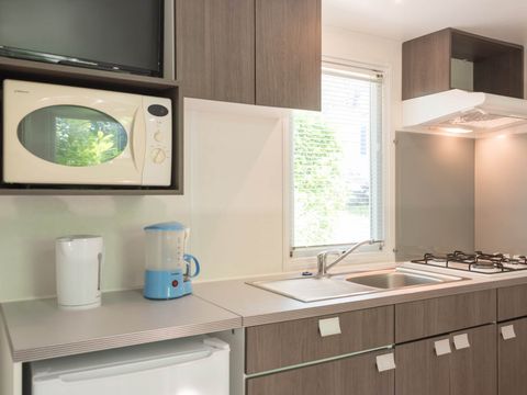 Mobilhome 4/5 personnes - Cottage Select Plus - TV lave-vaisselle Clim Plancha - 2 chambres