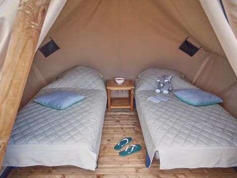 HÉBERGEMENT INSOLITE 2 personnes - Lodge Moorea 5.5 m² sur plancher bois de 11 m² - 1 chambre avec 2 lits de 80/190 . Nouveauté 2022