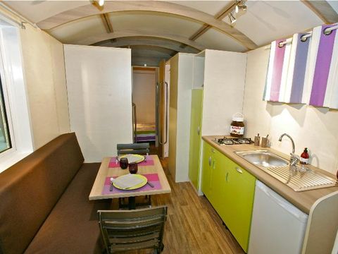 HÉBERGEMENT INSOLITE 4 personnes - LA ROULOTTE