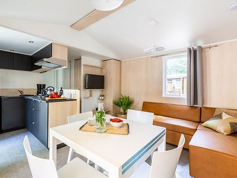 MOBILHOME 4 personnes - Ultimate | 2 Ch. | 4 Pers. | Terrasse surélevée | Jacuzzi | Douche tropicale | Clim. | TV