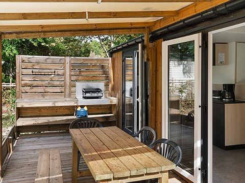 MOBILHOME 4 personnes - Ultimate | 2 Ch. | 4 Pers. | Terrasse surélevée | Jacuzzi | Douche tropicale | Clim. | TV