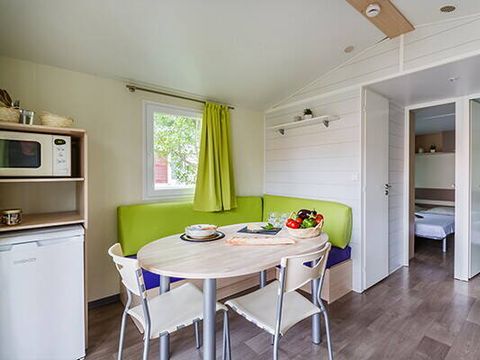 MOBILHOME 4 personnes - Mobil-home | Classic | 2 Ch. | 4 Pers. | Terrasse couverte | 1 SDB