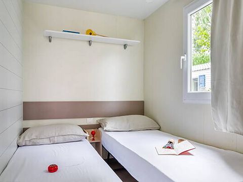 MOBILHOME 4 personnes - Mobil-home | Classic | 2 Ch. | 4 Pers. | Terrasse couverte | 1 SDB