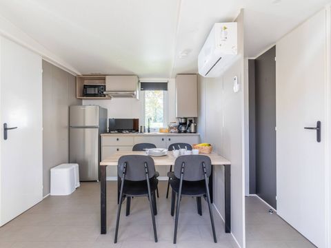 MOBILHOME 4 personnes - Mobil-home | Comfort | 2 Ch. | 4 Pers. | Terrasse couverte | 1 SDB | Clim. | TV