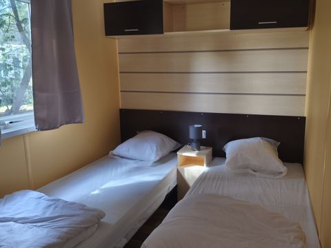 MOBILHOME 4 personnes - 30m² - 2 chambres - n° 68 Terrasse couverte Dimanche au Dimanche