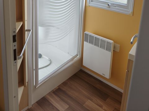 MOBILHOME 4 personnes - 30m² - 2 chambres - n° 68 Terrasse couverte Dimanche au Dimanche