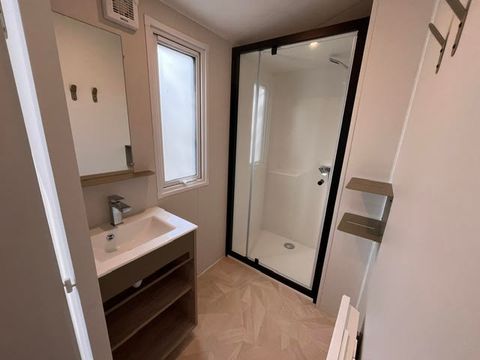 MOBILHOME 4 personnes - Mobilhome 31 m² 2 chambres n° 80 Terrasse couverte, climatisé, 2/4 Pers Samedi - Samedi