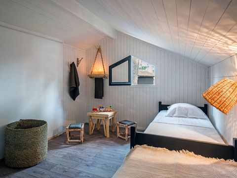 Bungalow 4 personnes - Cabane CONFORT | 2 chambres - Côté Village