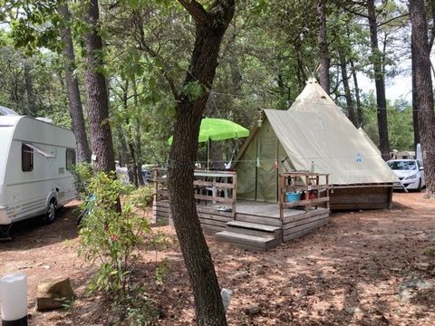 HÉBERGEMENT INSOLITE 4 personnes - TIPI 2 chambres sans sanitaire
