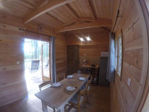 Hébergement 4 personnes - CABANE PERCHEE ROBINSON 2 chambres sans sanitaires