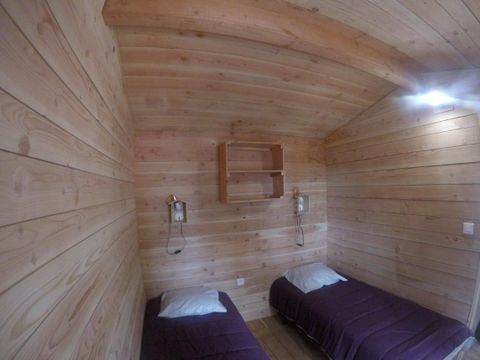 Hébergement 4 personnes - CABANE PERCHEE ROBINSON 2 chambres sans sanitaires
