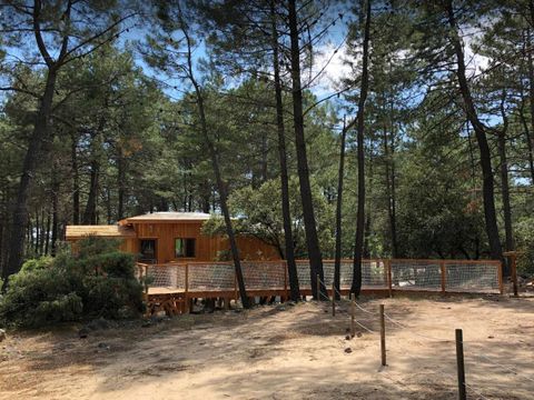 HÉBERGEMENT INSOLITE 4 personnes - CABANE PERCHEE ROBINSON 2 chambres sans sanitaires
