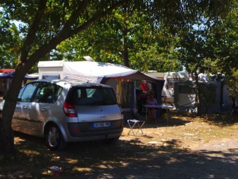 Emplacement - Forfait 2 pers + 1 voiture sans elect