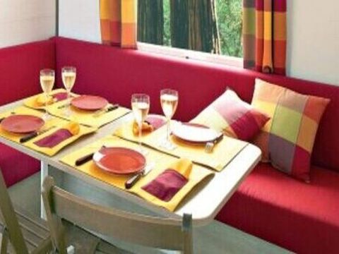 Mobilhome 4 personnes - 2 chambres - ESSENTIEL