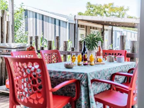 MOBILHOME 6 personnes - Trio Premium 4 Pièces 6 Personnes Jacuzzi + Climatisé + TV