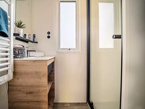 MOBILHOME 8 personnes - Quattro Premium 5 Pièces 8 Personnes Jacuzzi + Climatisé + TV 